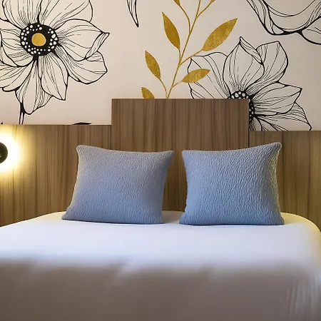 Отель Cit'ha'tel Oasis D'avignon 2*