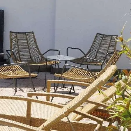 Отель Cit'ha'tel Oasis D'avignon 2*