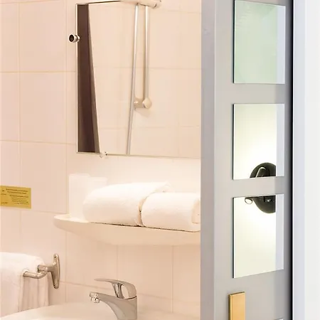 Cit'hotel L'oasis D'avignon فندق
