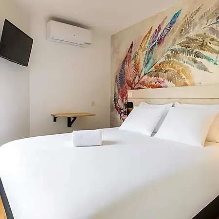 Cit'hotel L'oasis D'avignon فندق فينوف ليز أفيجْنْ