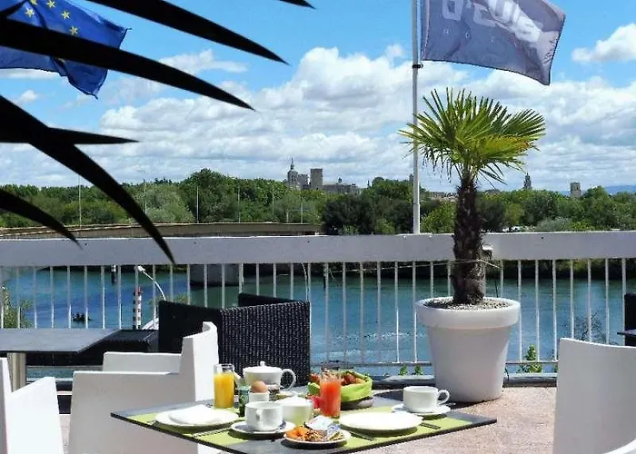 Cit'ha'tel Oasis D'avignon Hotel