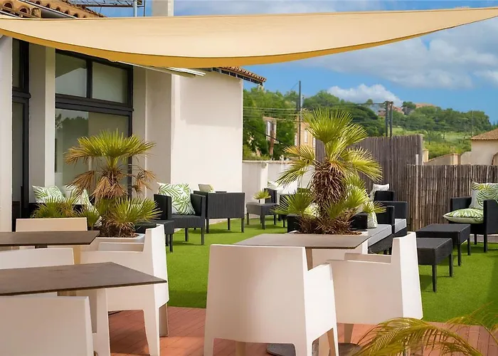 Hotel Cit'ha'tel Oasis D'avignon 2*